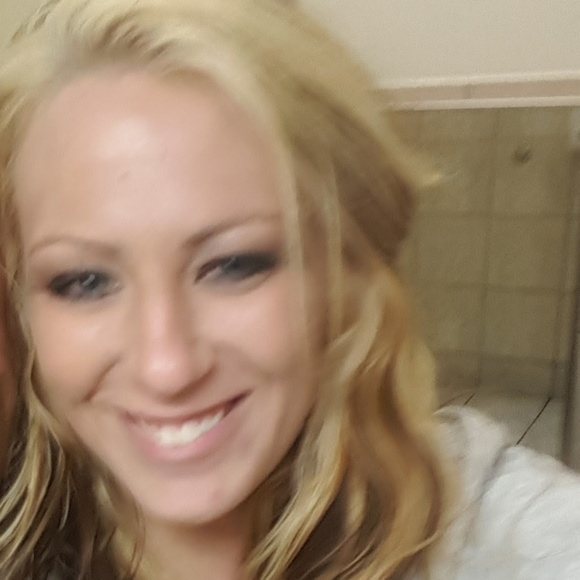 Meet your Posher, Raquel - Picture 2 of 4